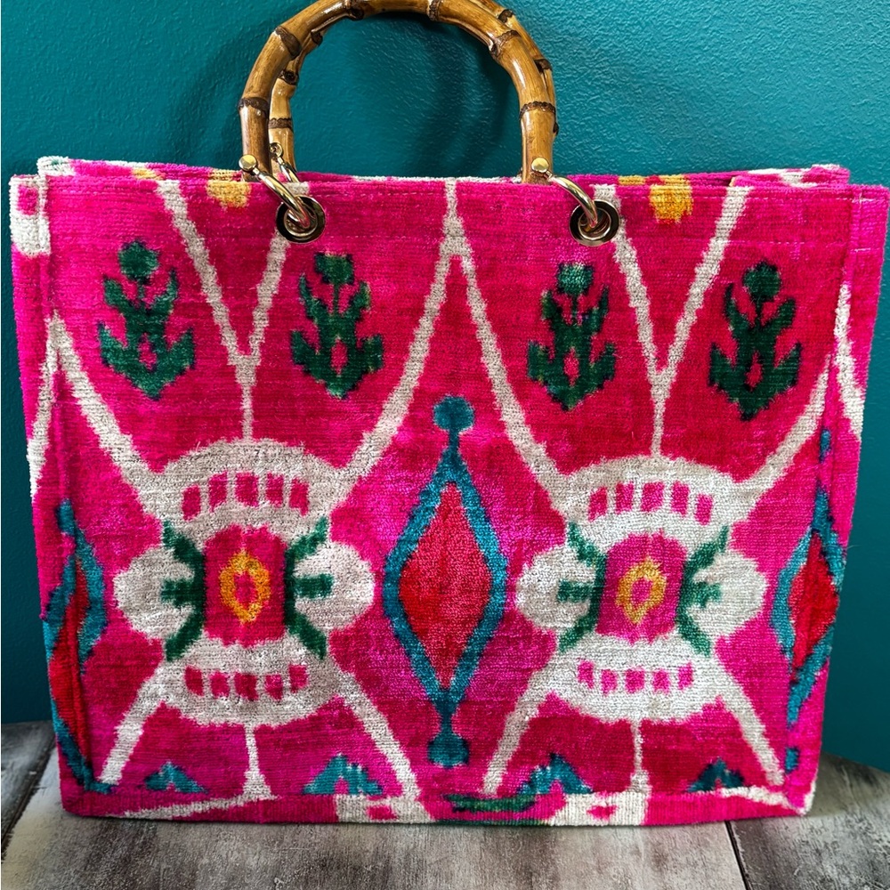Silk velvet Ikat Tote with bamboo handles - Picture 4 of 7